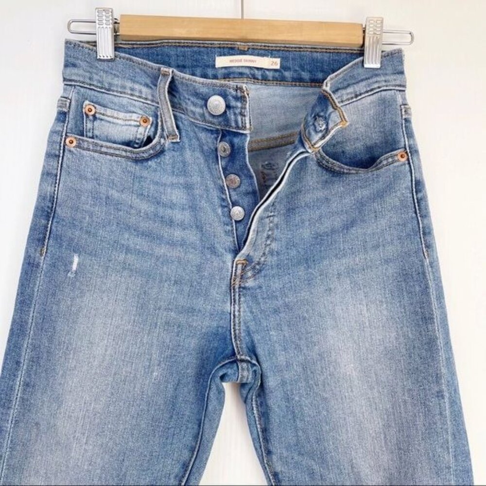 LEVIS Wedgie High Rise skinny distressed Jeans raw hem size 26 - Picture 3 of 11
